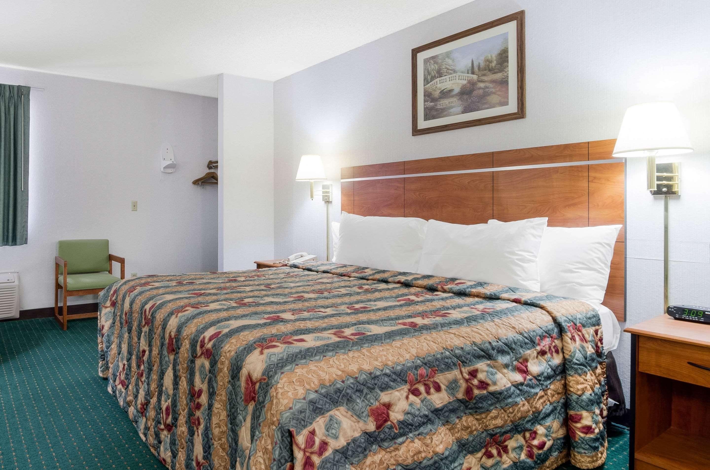 Econo Lodge Emporia Eksteriør bilde