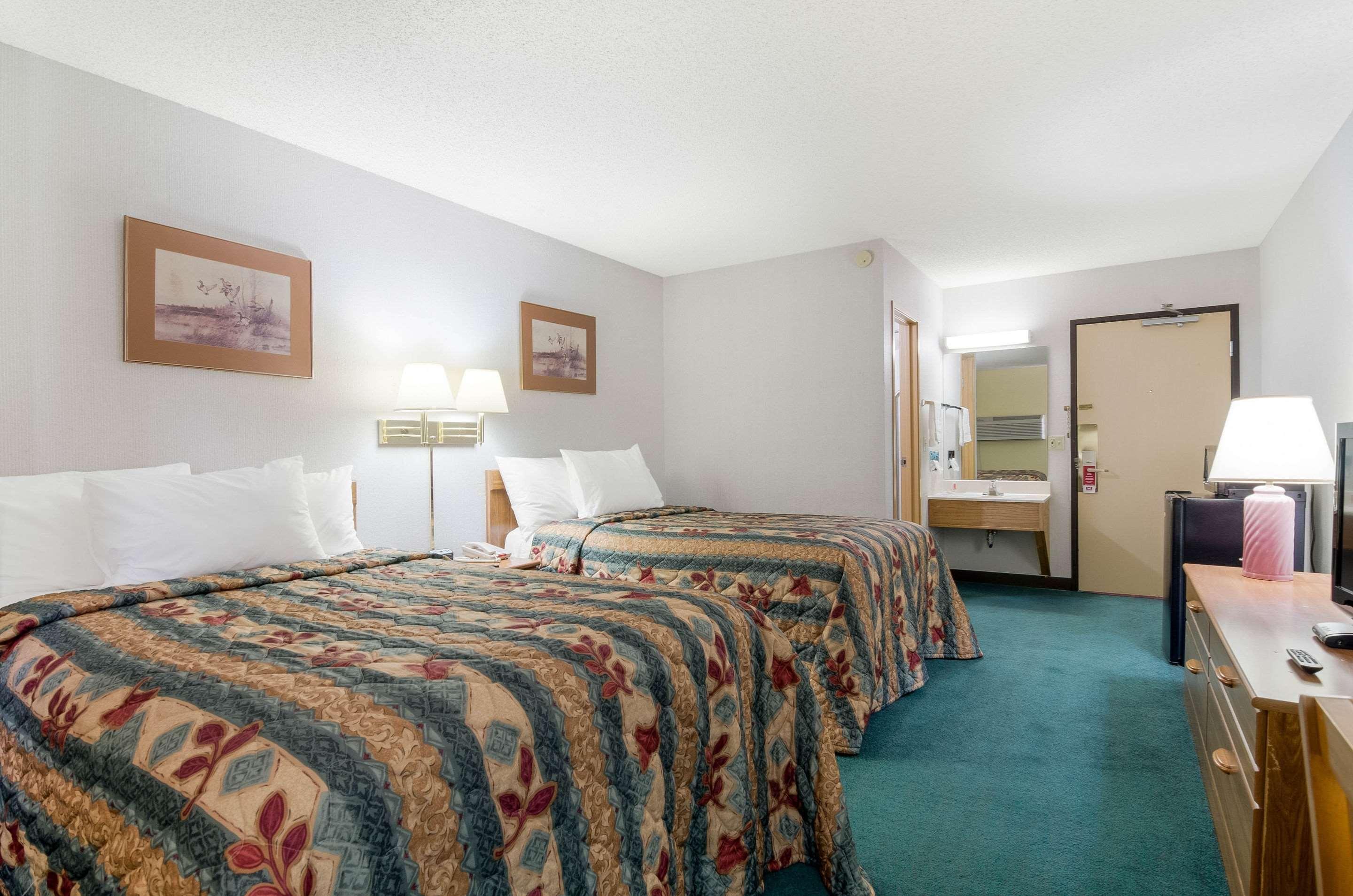 Econo Lodge Emporia Eksteriør bilde