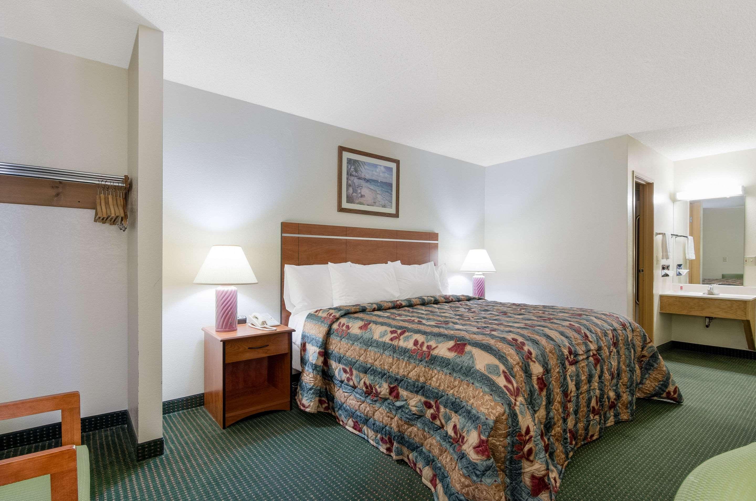 Econo Lodge Emporia Eksteriør bilde
