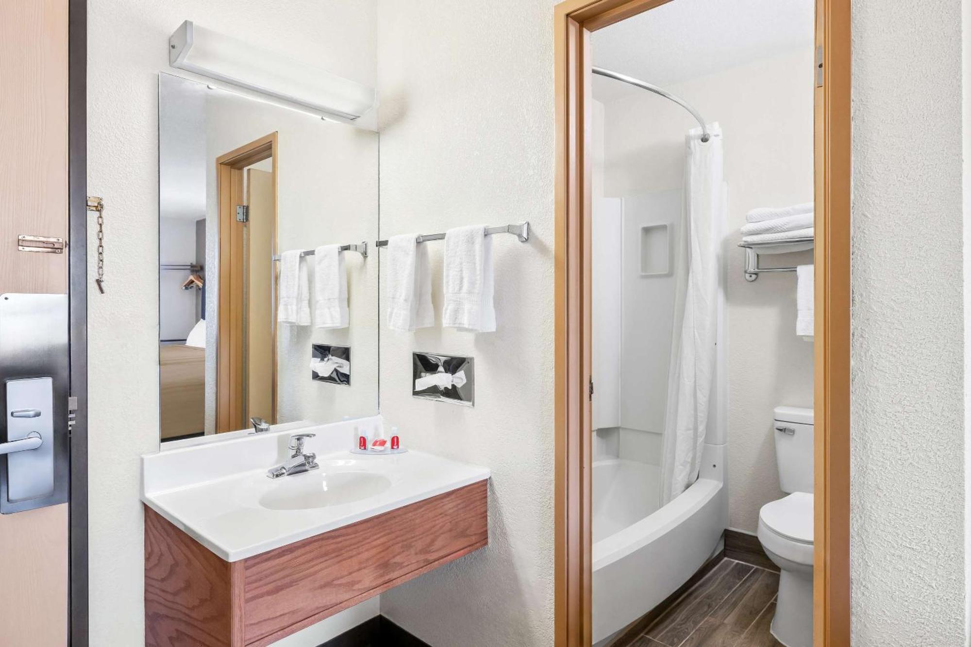 Econo Lodge Emporia Eksteriør bilde